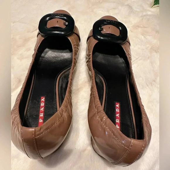 Prada patent leather buckle pumps size 38 - Picture 4 of 16